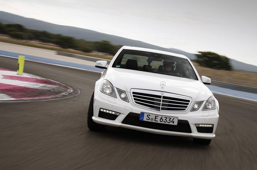  Mercedes-Benz E63 AMG Wagon 2012 года  (фото 26 из 43)